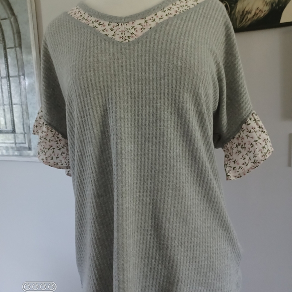NWOT WOMENS GRAY boutique top #F05 - Picture 1 of 9